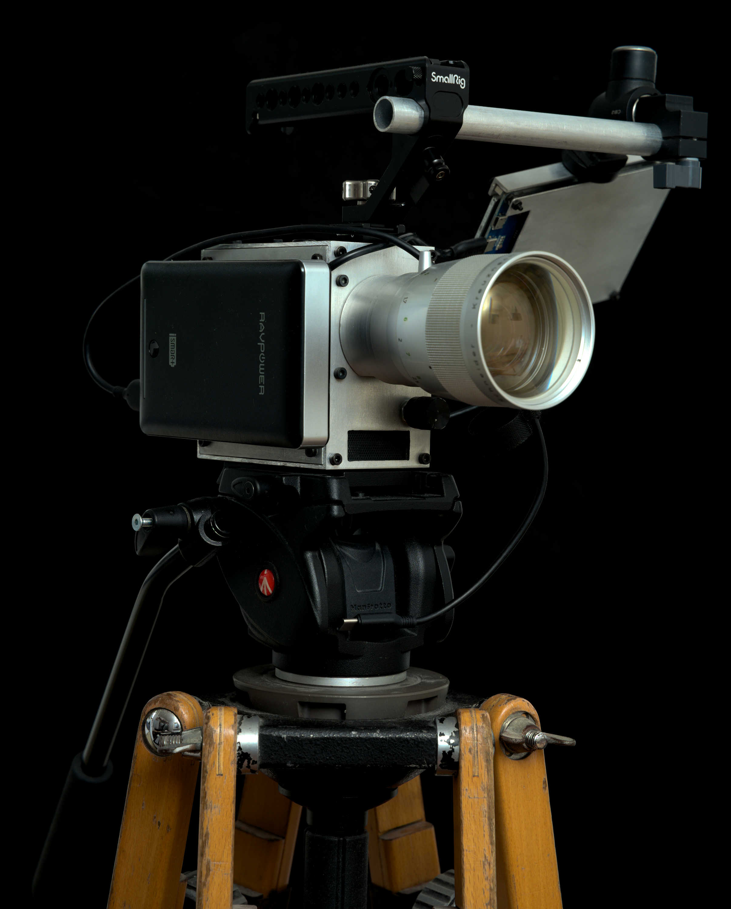camera with mounted powernbank on wooden tripod